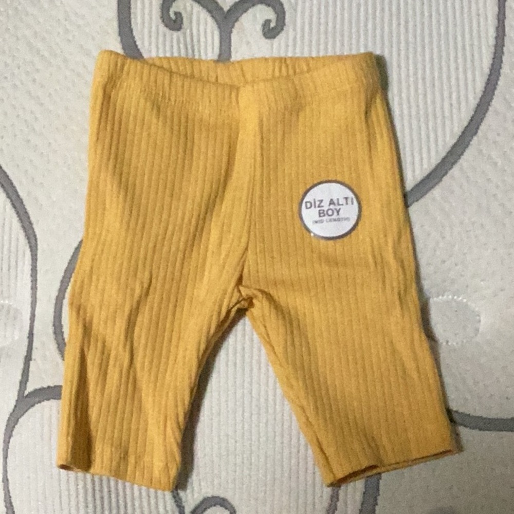 Brand New Without Tags Girls Mid Length Pants 6-9 m